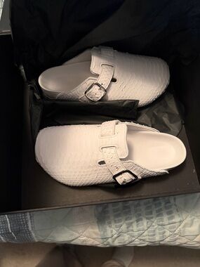 Urge Black Luxe Shoe Box with Gold Label